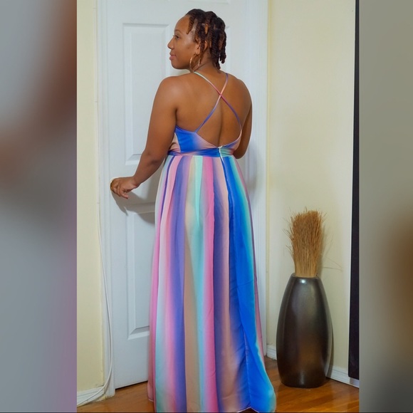 Deep V-Neck Maxi Dress - Picture 3 of 3